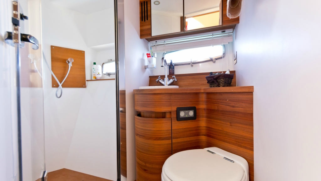 Motor Yacht WAVE MASTER - 018.jpg