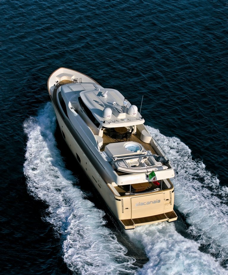 Motor Yacht ZIACANAIA - Cruising.jpg