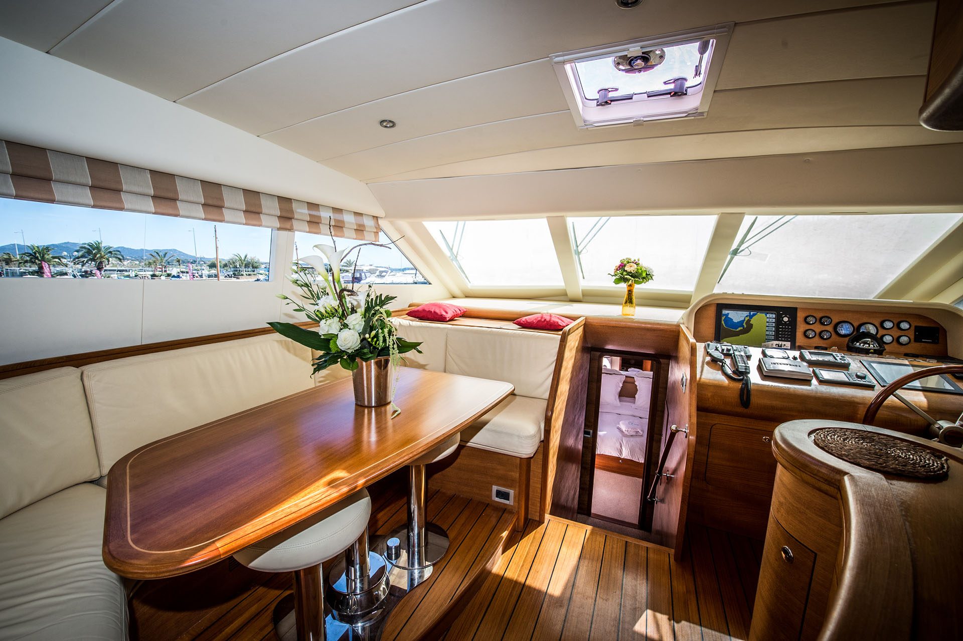 Motor Yacht ZINA - 003.jpg