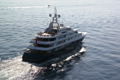 Motor Yact Reverie - Stern.jpg