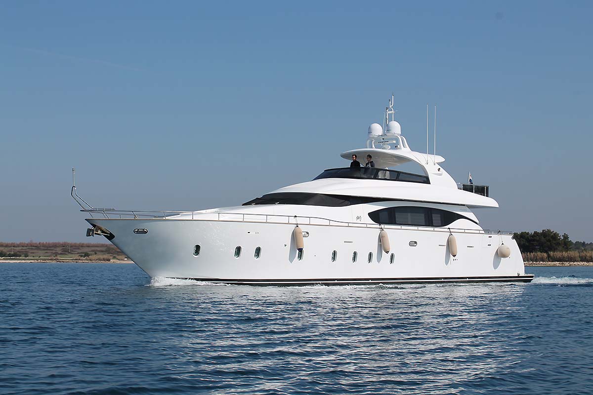 Motor yacht 888 - 004.jpg