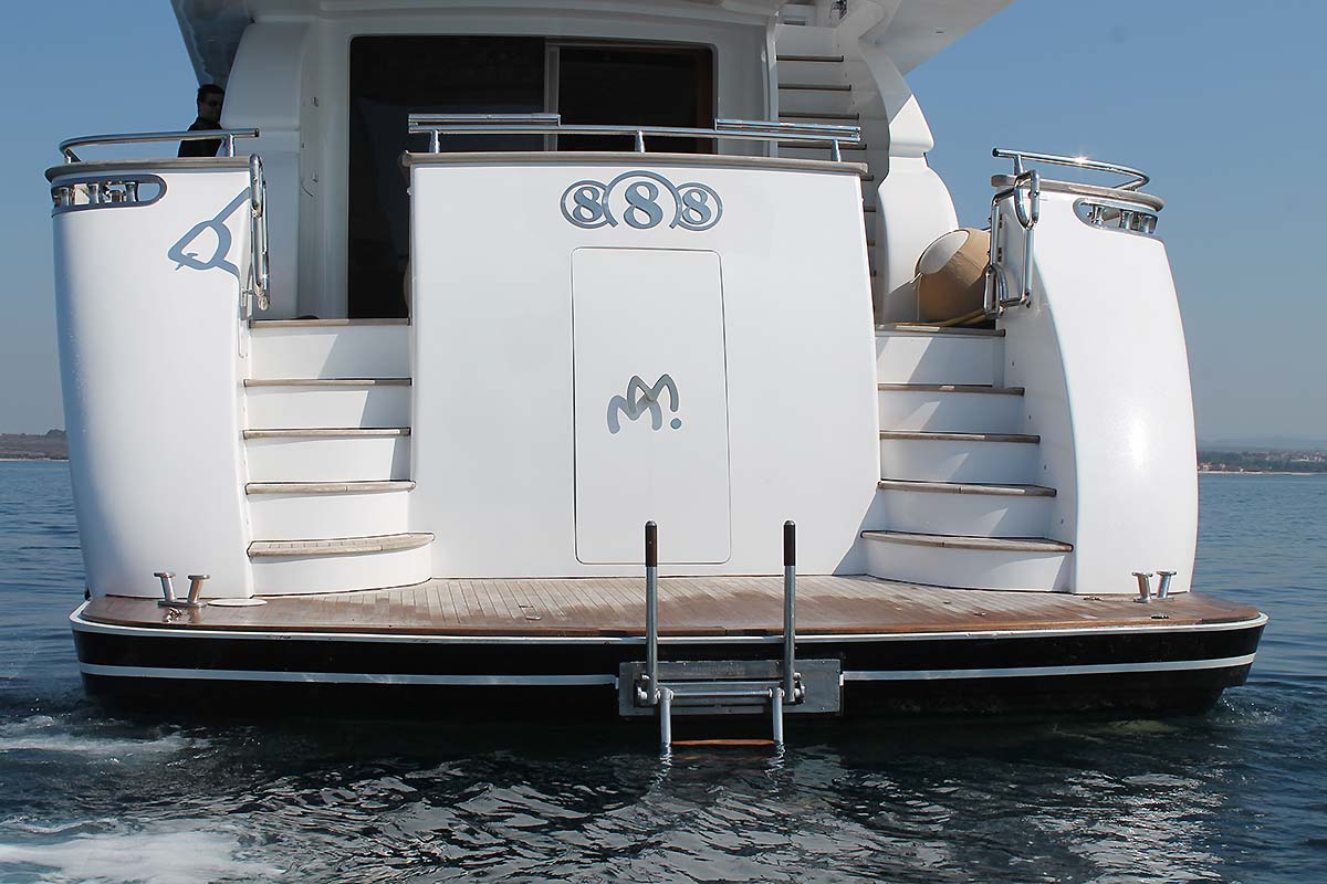 Motor yacht 888 - 007.jpg