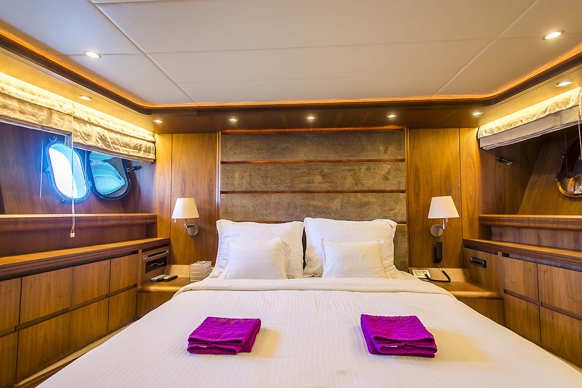 Motor yacht 888 - 020.jpg