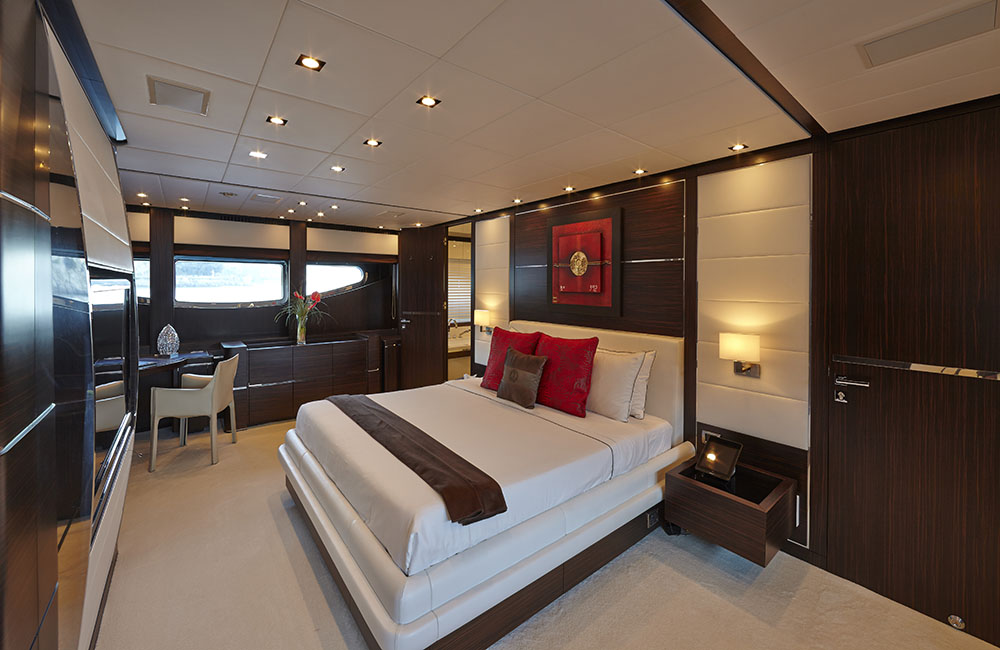 Motor yacht ANTELOPE III - Master Cabin.jpg