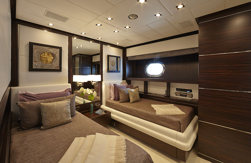 Motor yacht ANTELOPE III - Twin Cabin.jpg