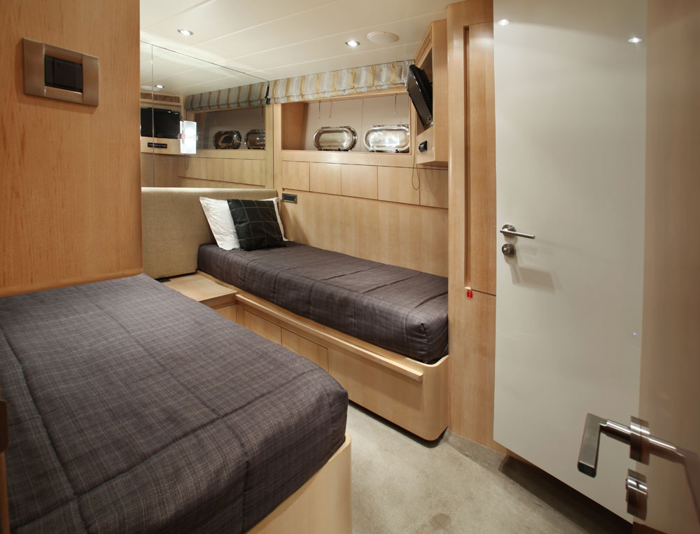 Motor yacht AQUARIUS - Twin Cabin 2.jpg