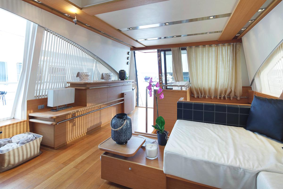 Motor yacht ARWEN - Salon.jpg