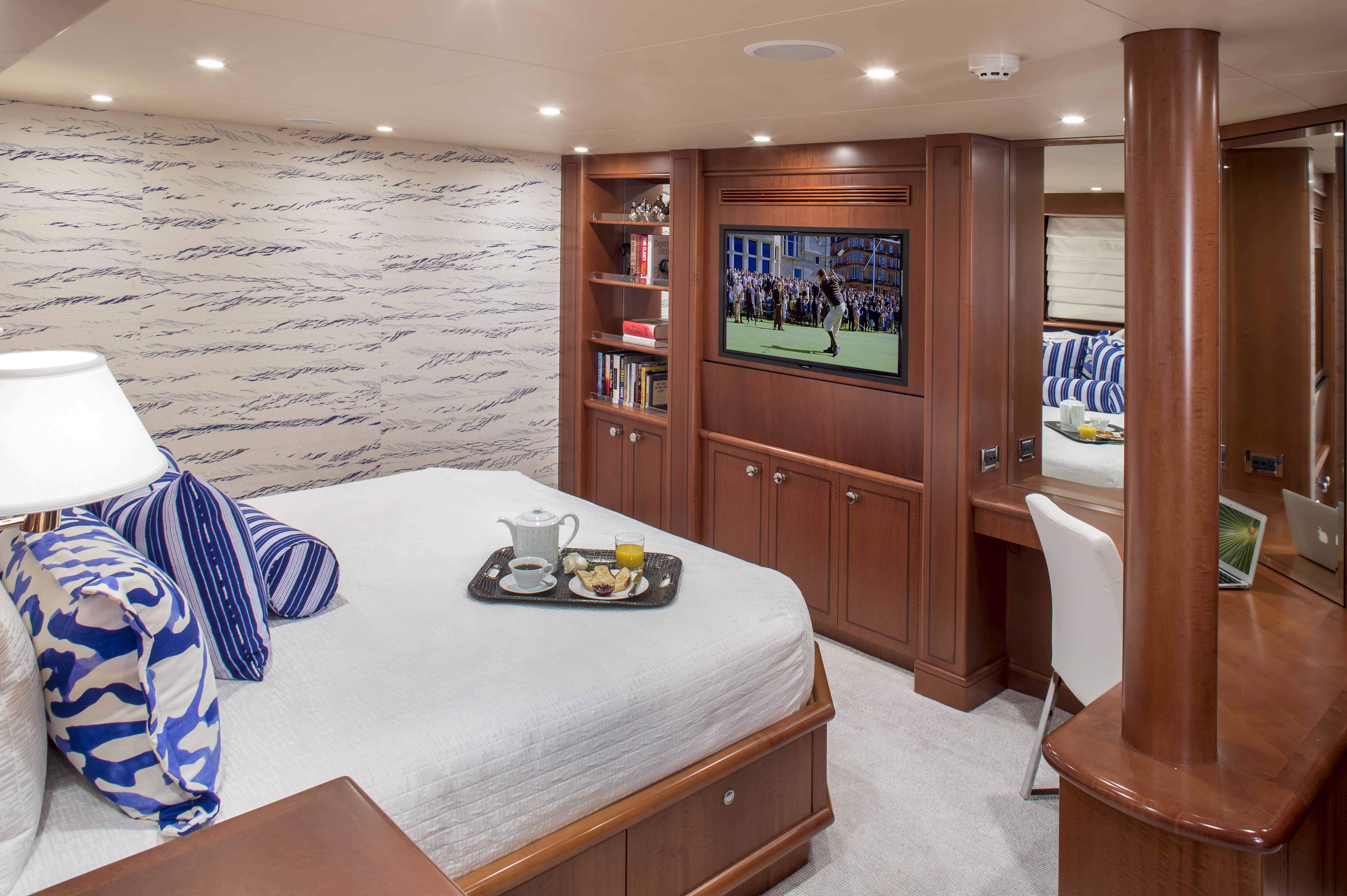 Motor yacht AT LAST - VIP Cabin.jpg