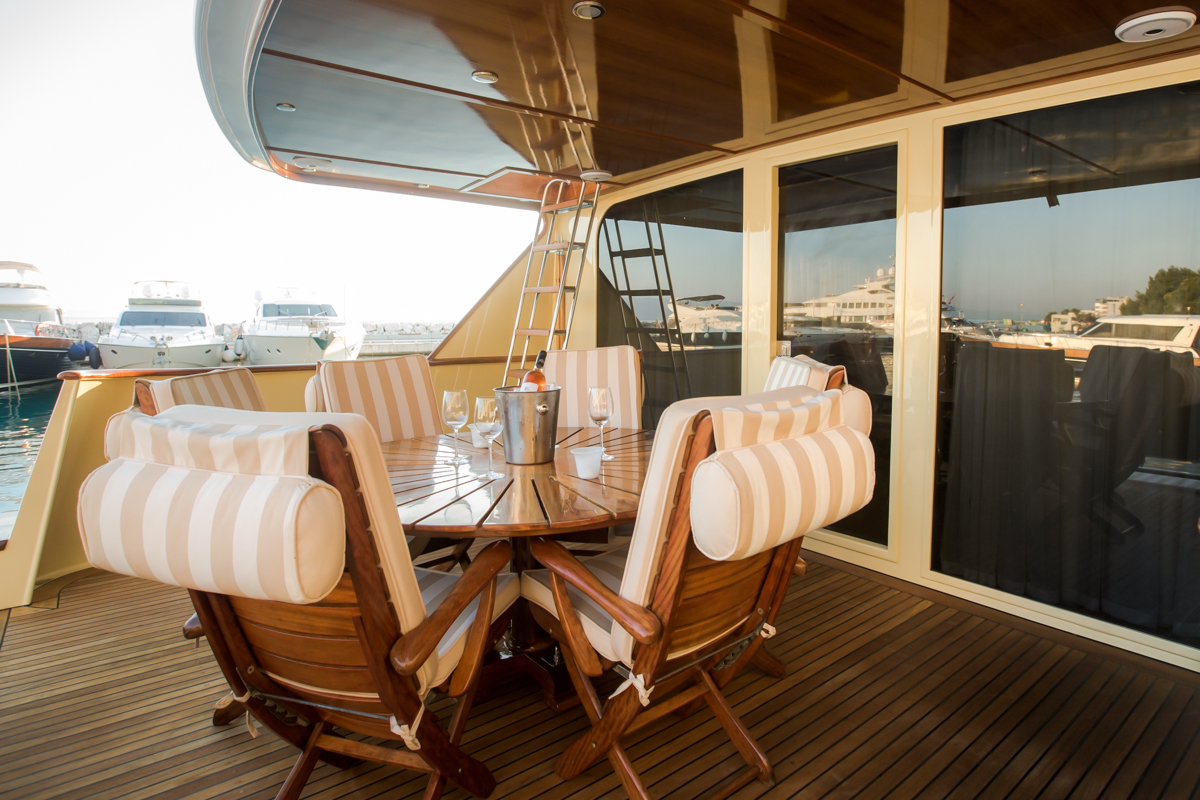 Motor yacht AURIANE - Alfresco dining.jpg