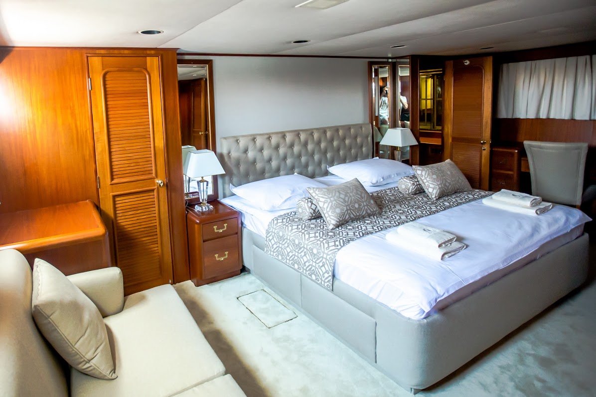 Motor yacht AURIANE - Master stateroom.jpg