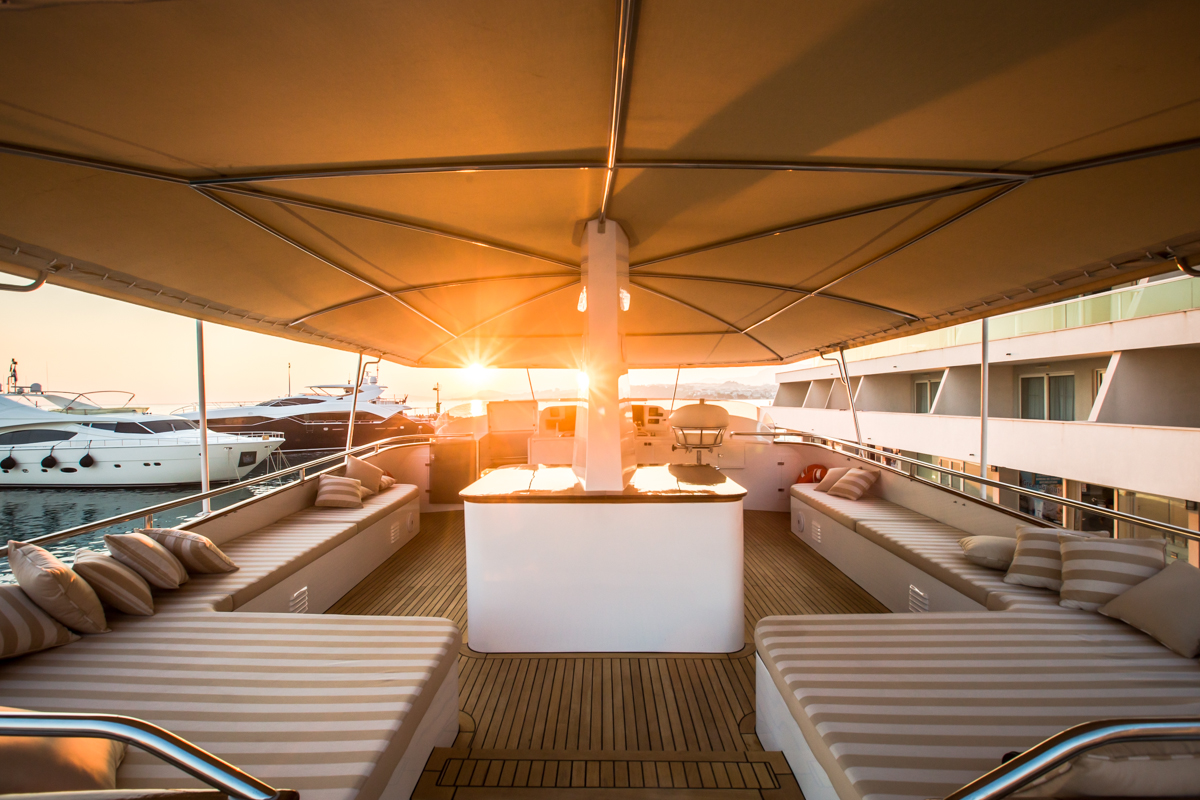Motor yacht AURIANE - Sunpads and seating.jpg