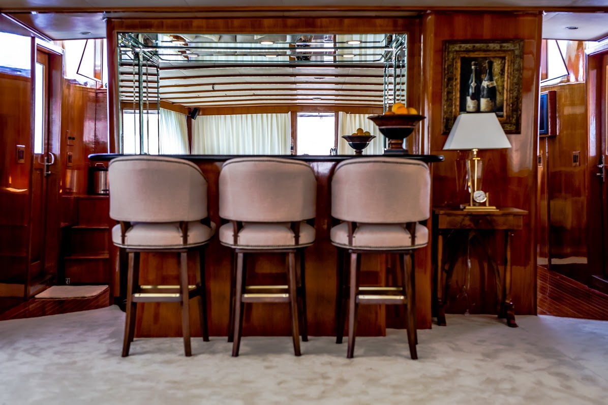 Motor yacht AURIANE - Wet bar.jpg