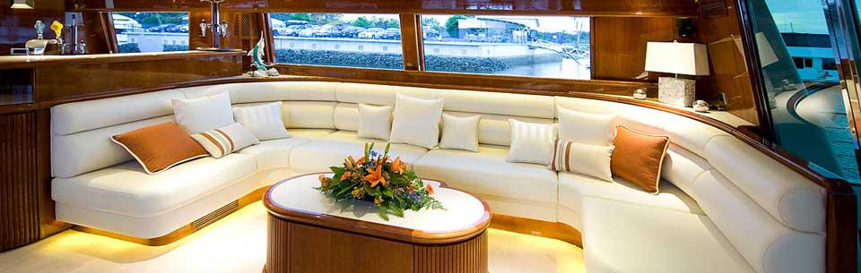Motor yacht AUSPRO -  Salon seating.jpg