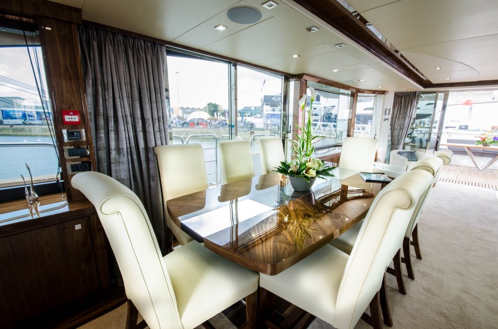Motor yacht AUTUMN -  Dining.jpg