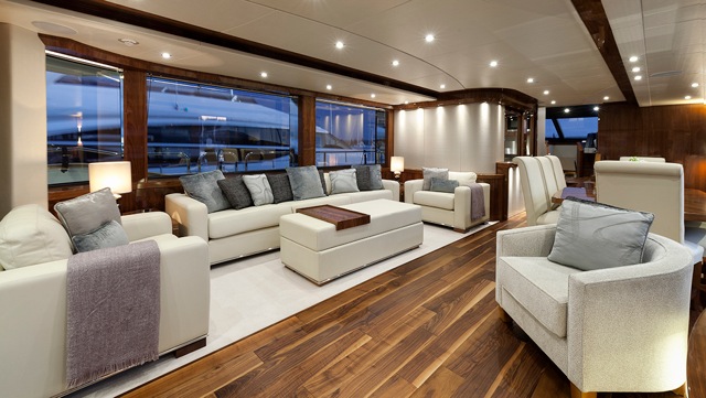 Motor yacht AUTUMN -  Salon.jpeg