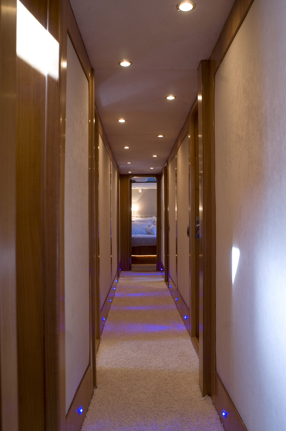 Motor yacht AZMIM -  Companionway.jpg