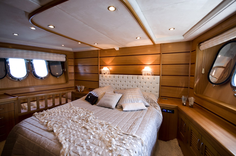 Motor yacht AZMIM -  VIP Cabin.jpg