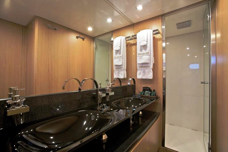 Motor yacht Anassa -  Bathroom.jpg