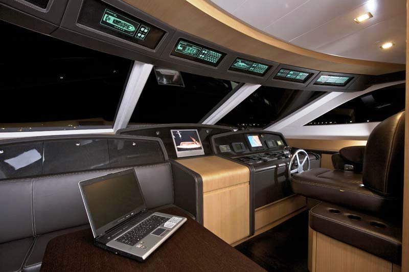 Motor yacht Anassa -  Wheelhouse.jpg