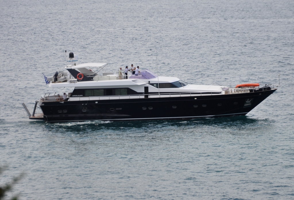 Motor yacht BON VIVEUR - Main.jpg