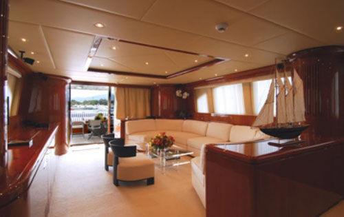 Motor yacht BONITO -  Main Salon.jpg