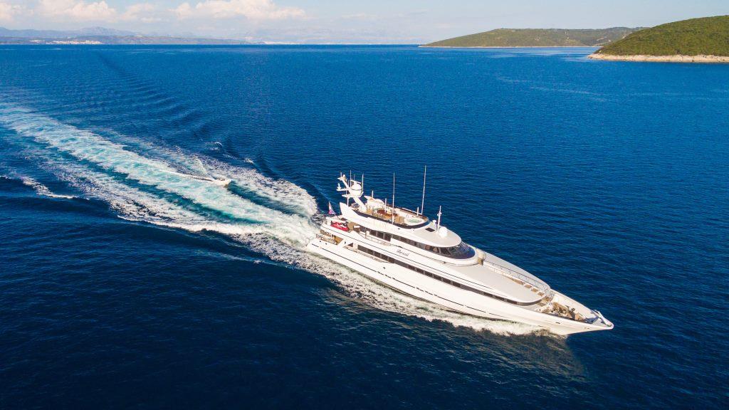 Motor yacht BRAZIL - Running.jpg