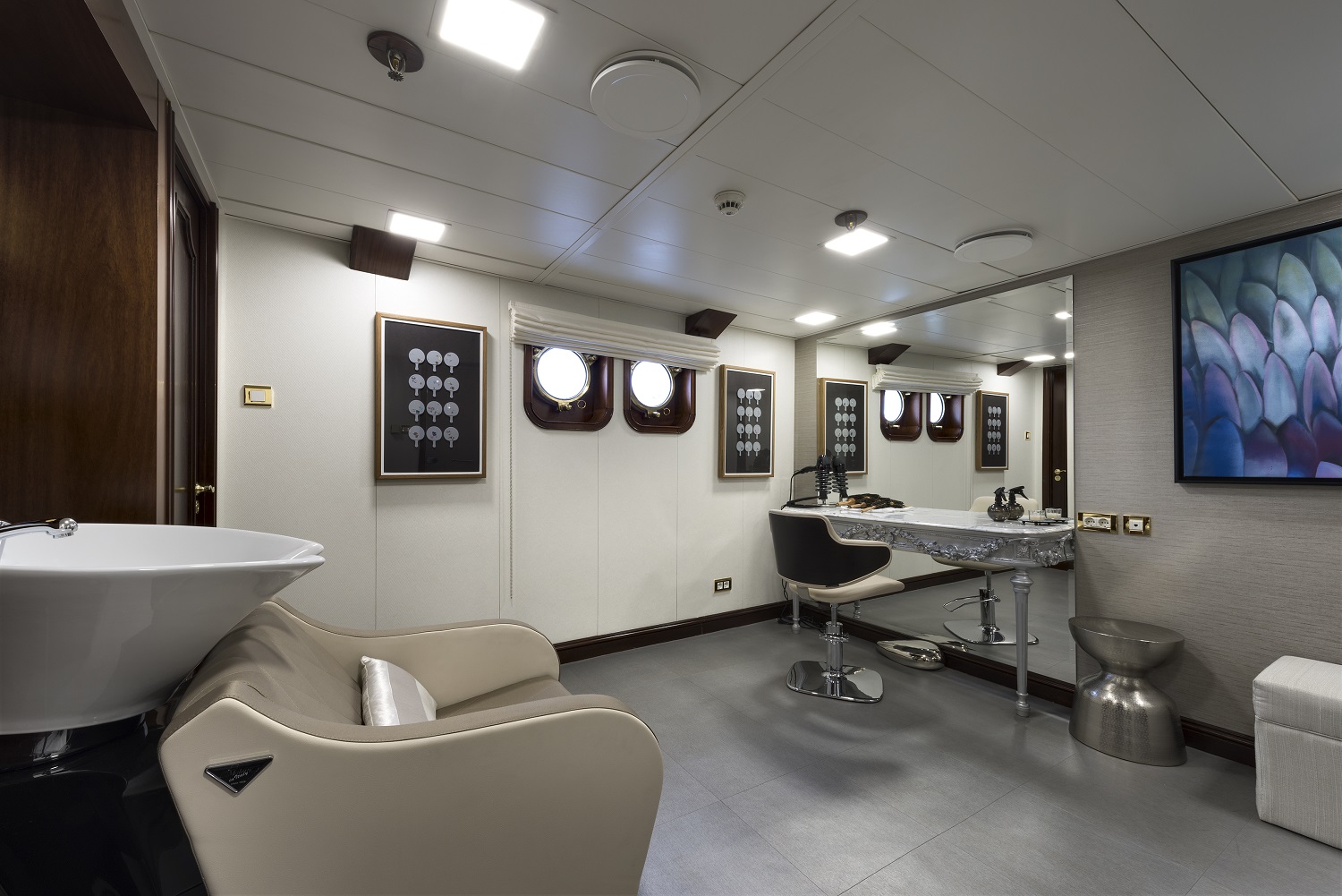 Motor yacht CHAKRA - Beauty room.jpg