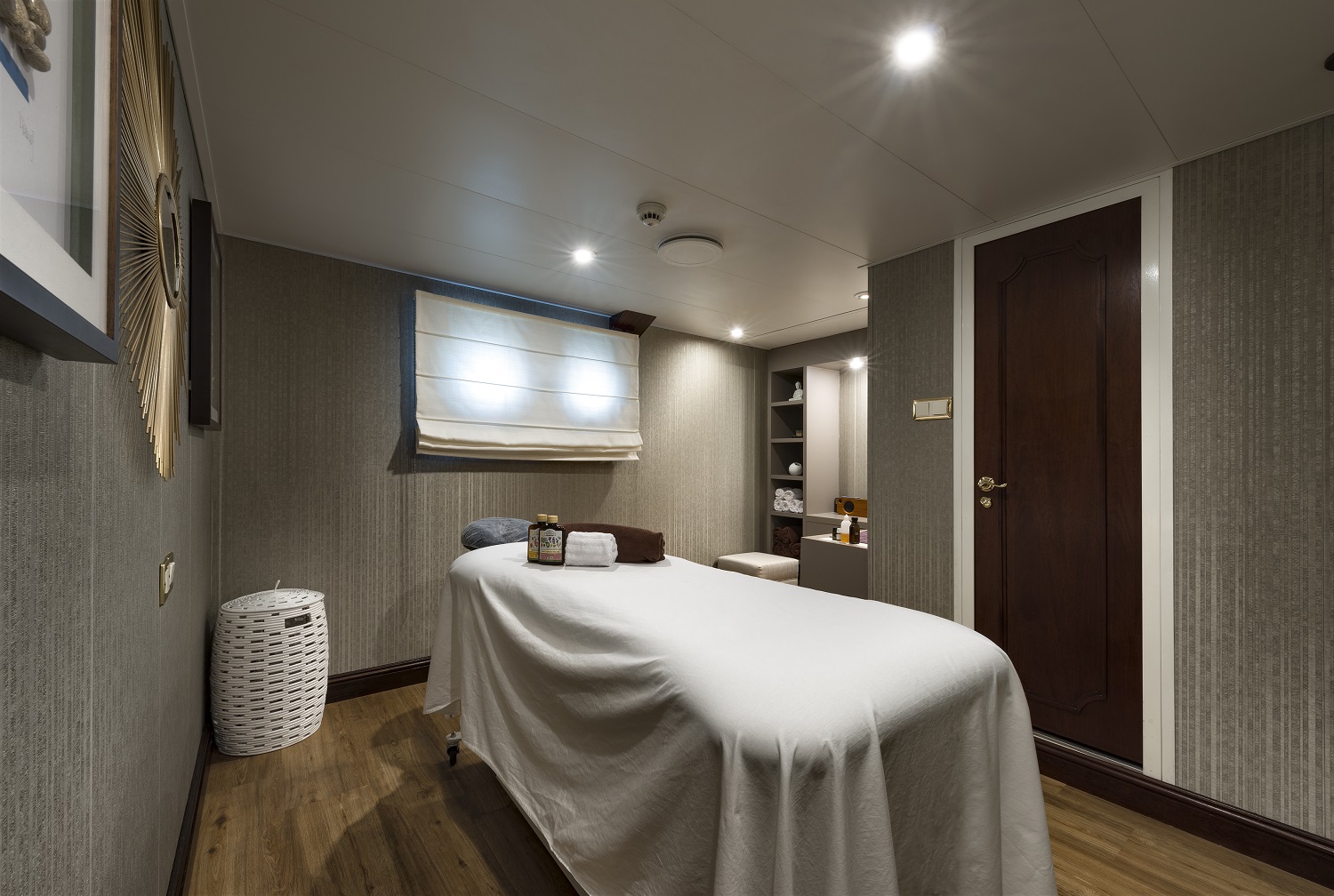 Motor yacht CHAKRA - Massage room.jpg