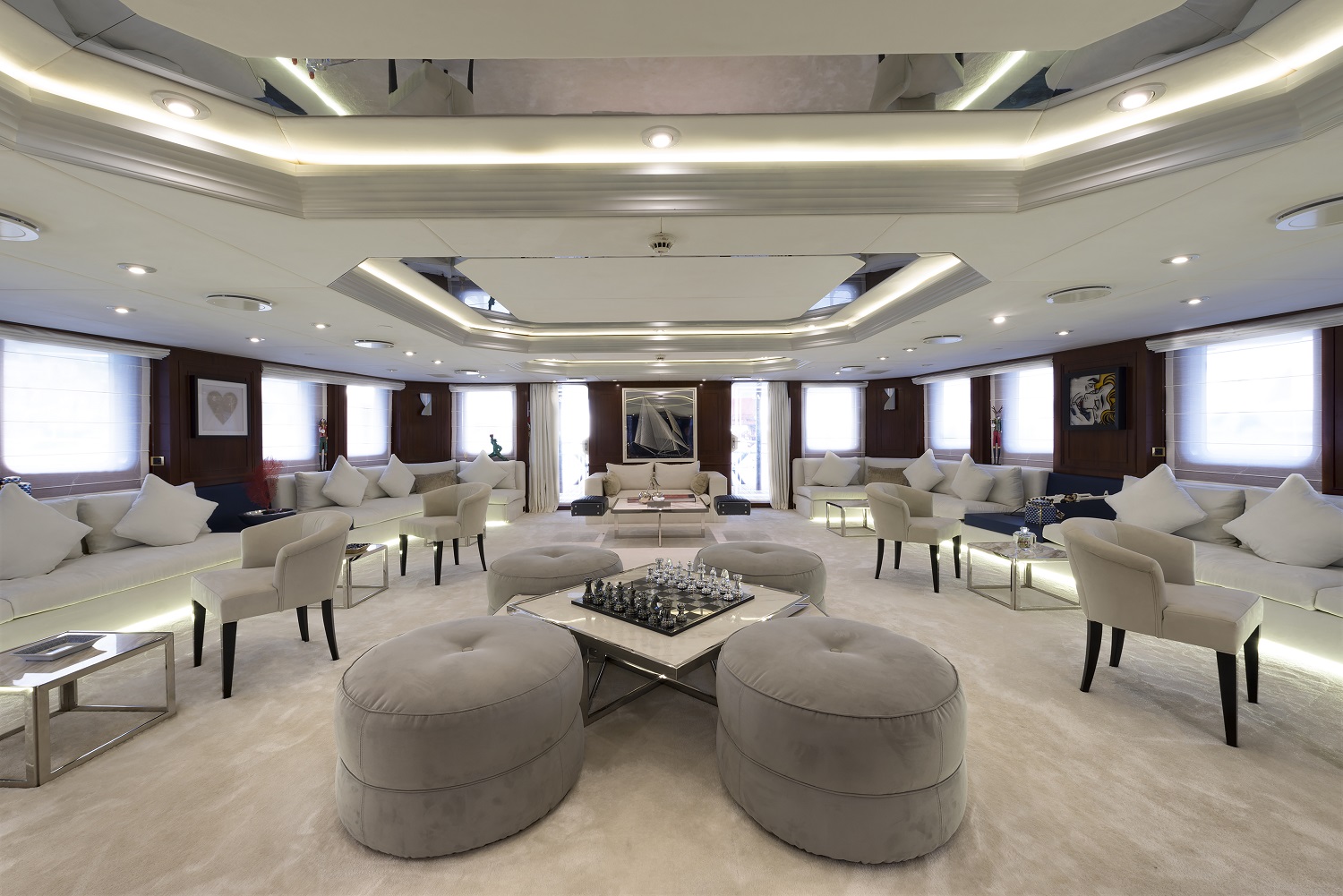 Motor yacht CHAKRA - Salon.jpg