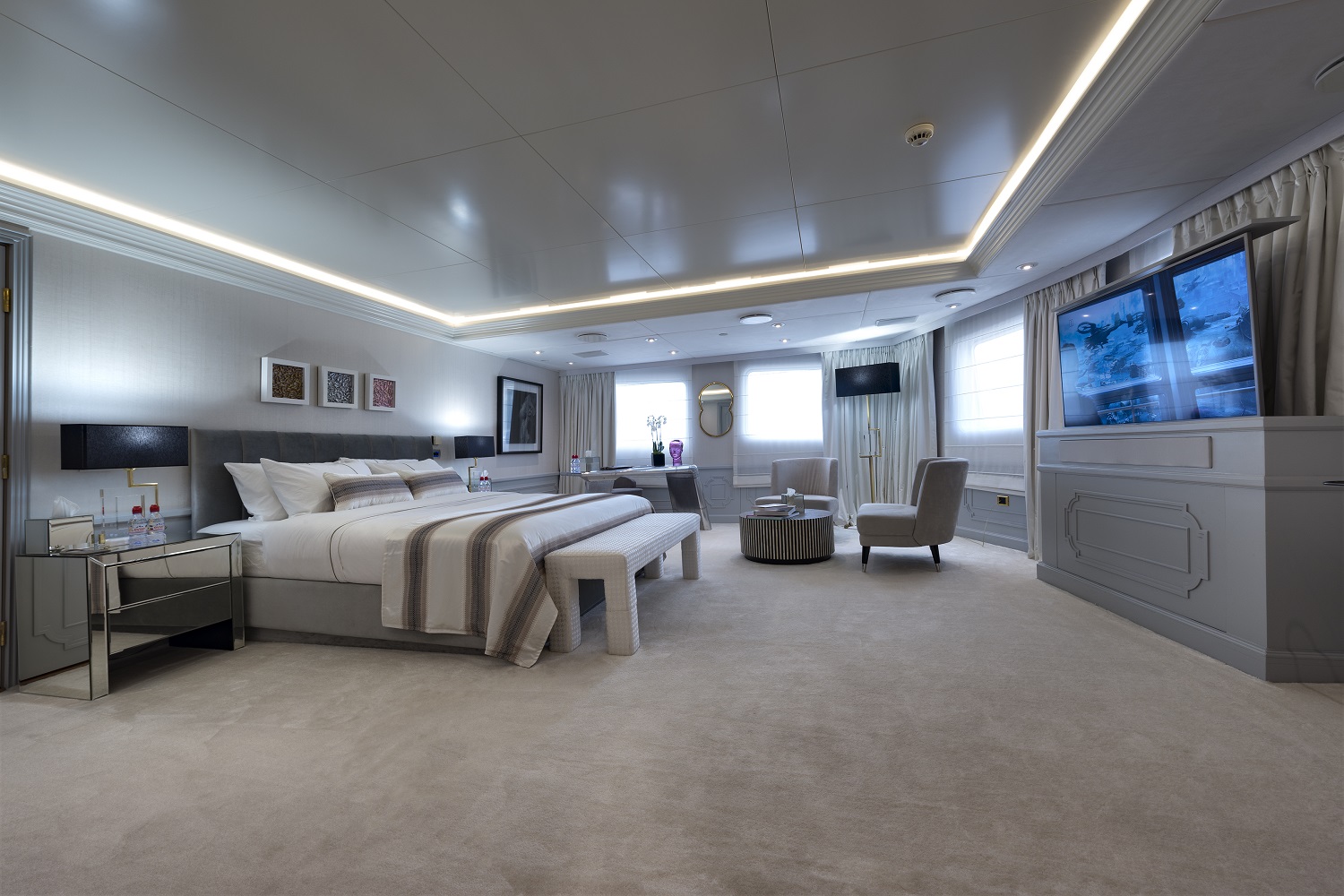Motor yacht CHAKRA - VIP cabin.jpg