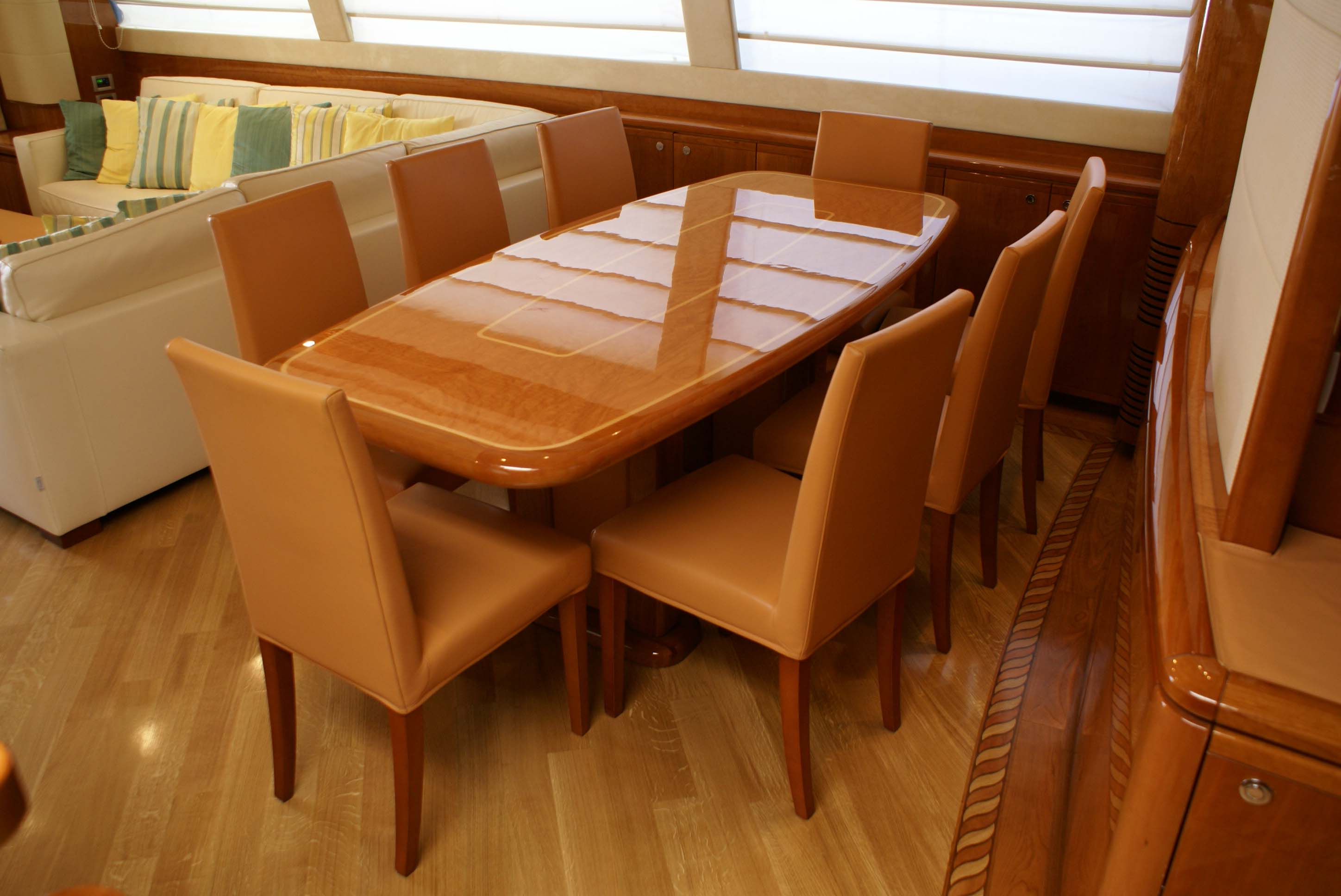 Motor yacht CHI 5 -  Dining.jpg