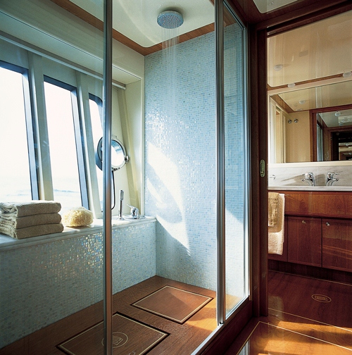 Motor yacht CHI 5 -  Master Ensuite.jpg