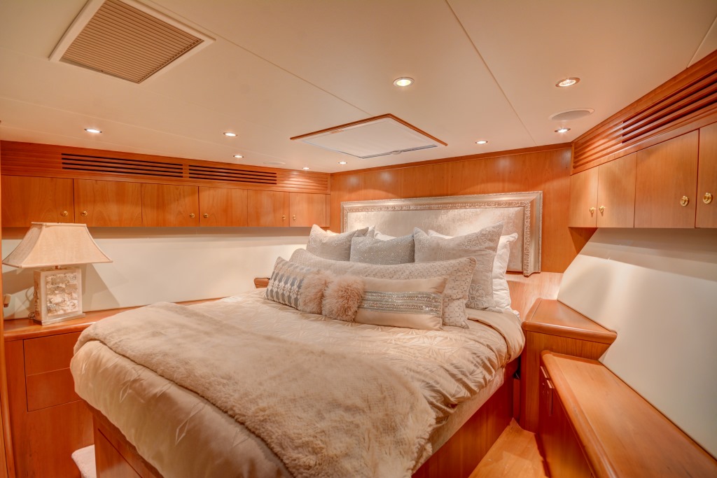Motor yacht CRESCENDO - VIP cabin.jpg