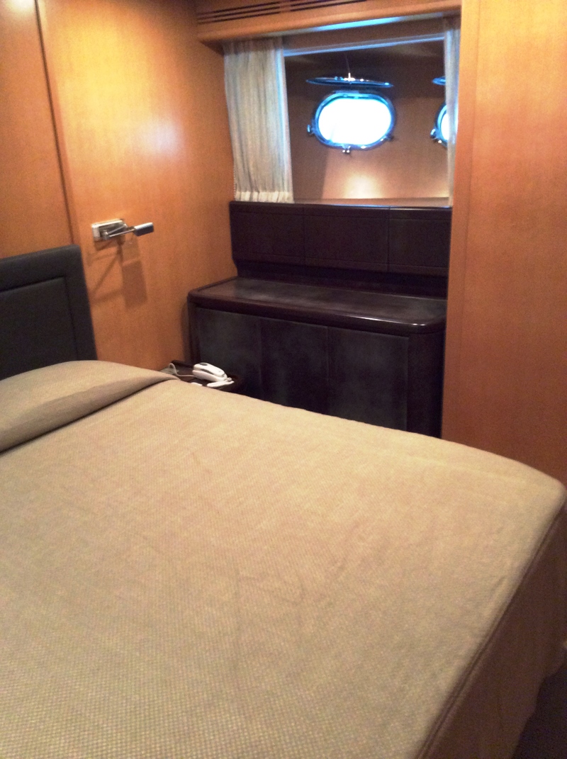 Motor yacht DOUBLE XELLE -  Cabin.jpg