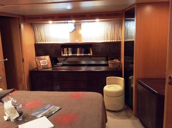 Motor yacht DOUBLE XELLE -  Master cabin.jpg