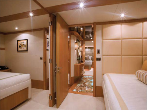 Motor yacht Don Carlo -  Guest Cabin 2.jpg