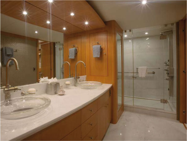 Motor yacht Don Carlo -  Master Bath.jpg