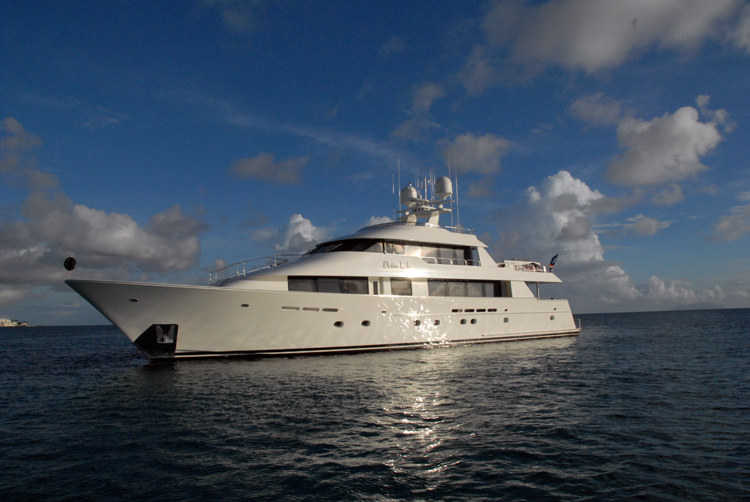 Motor yacht Dona Lola -  Main.jpg