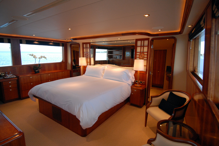 Motor yacht Dona Lola -  Master Cabin.jpg