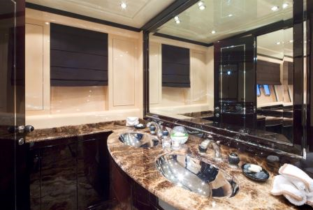 Motor yacht ENZO -  Ensuite.jpeg