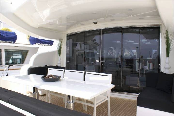 Motor yacht FRIDAY - Outside Dinning Area.jpg