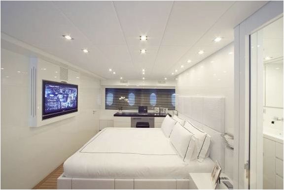 Motor yacht FRIDAY - VIP Cabin.jpg