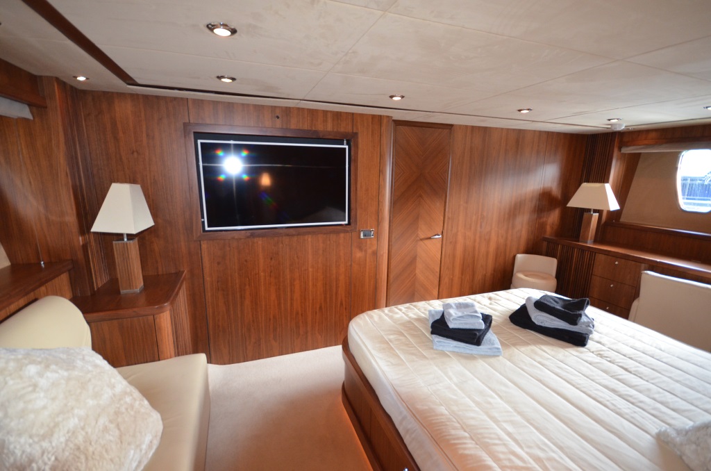 Motor yacht HOOLIGAN - Master Cabin.jpg