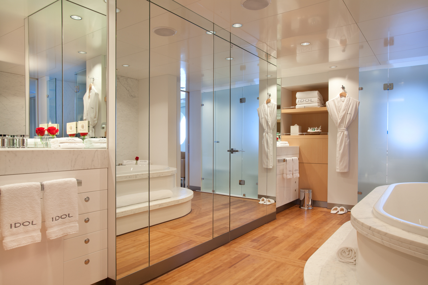 Motor yacht IDOL-  Master Ensuite.jpg