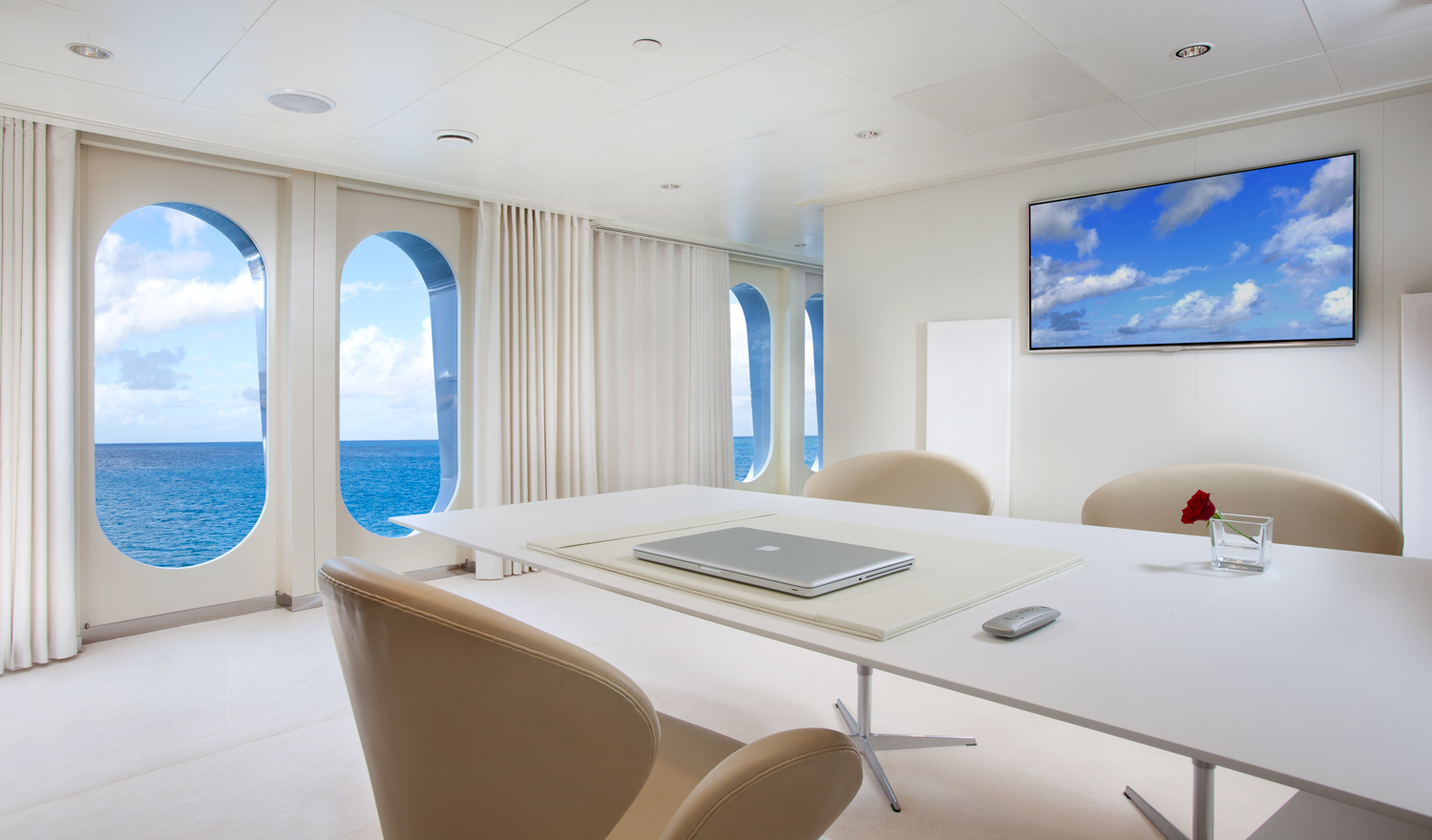 Motor yacht IDOL-  Office.jpg