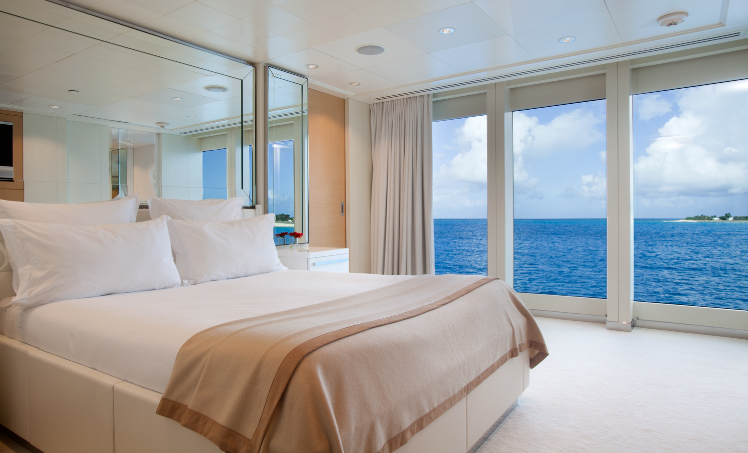 Motor yacht IDOL-  VIP Cabin.jpg