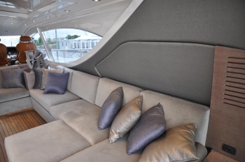 Motor yacht IROCK -  Salon Seating.jpg