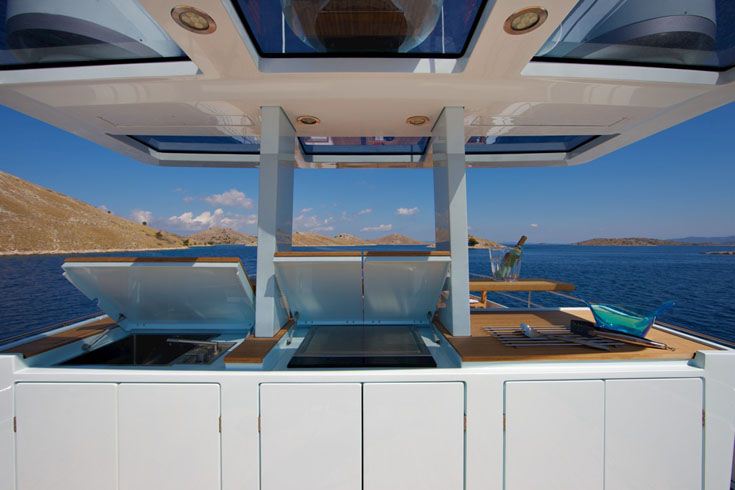 Motor yacht KANGA -  Sundeck Bar and Grill.jpg