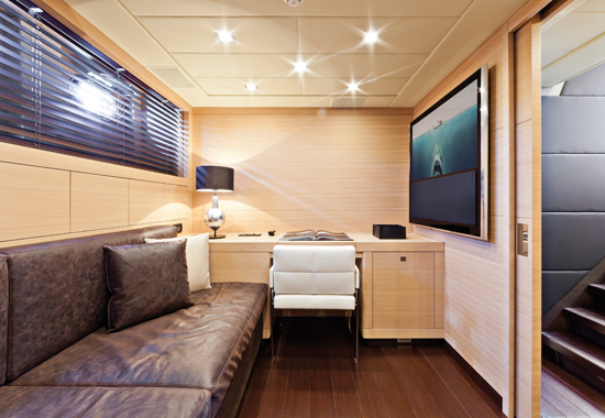 Motor yacht KAWAI -  Relaxing Cabin.jpg