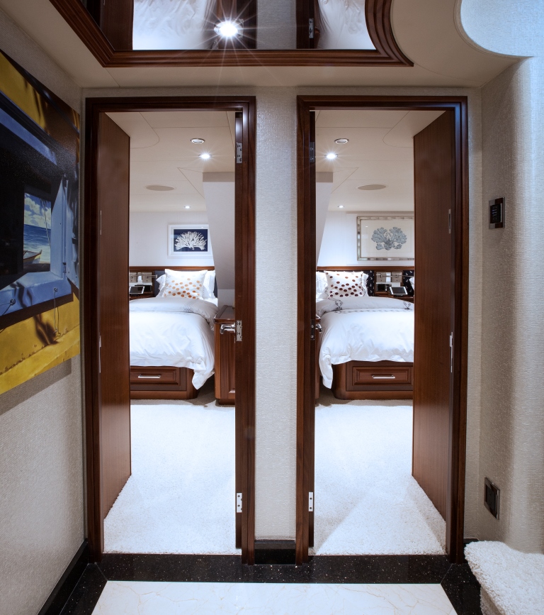 Motor yacht KEMOSBE - Cabin view.jpg